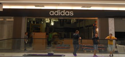 22.08.2013 - Оформление магазина "Adidas" в "Жемчужной Плазе"