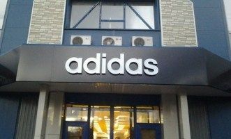 18.12.2013 - Новые вывески магазина "Adidas" в Пскове