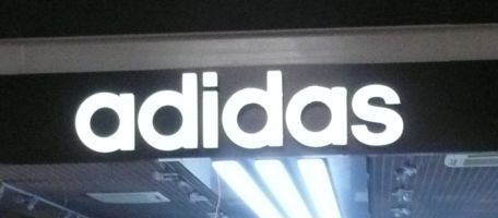 31.10.2013 - Закончено оформление магазина "Adidas" в ТРК "Лондон Молл"